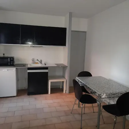 Apartment Studio Parking Proche Centre Ville *